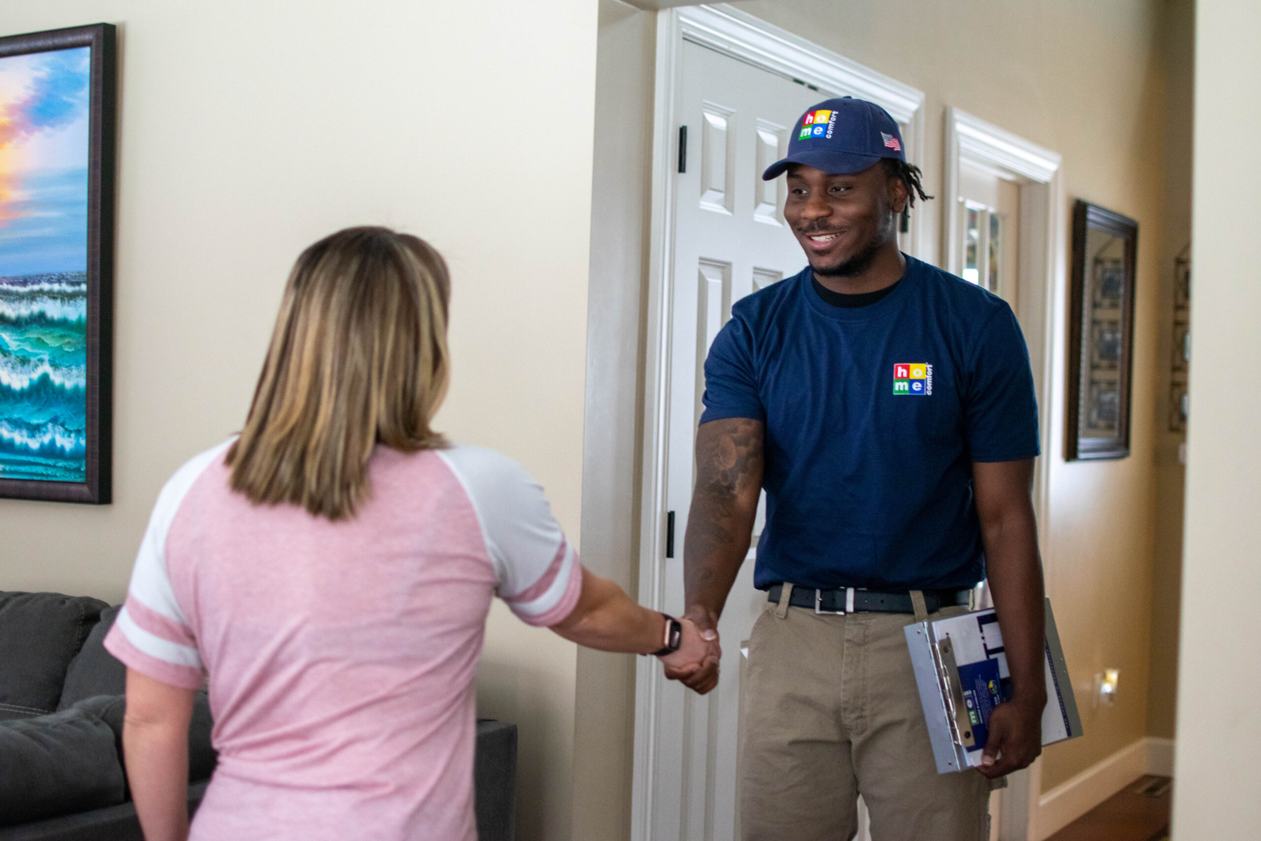 Home Comfort technician shaking the hand of an Elk Grove Village homeowner